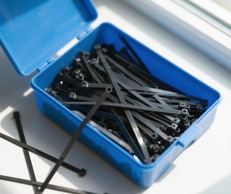 NYLON CABLE TIES: THE PERFECT COMBINATION OF EFFICIENCY AND PRACTICALITY IMAGE